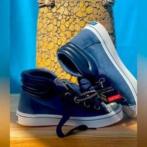 Sketchers Rhinestone sneakers soft velvet size 6 NEW WITHOUT THE BOX